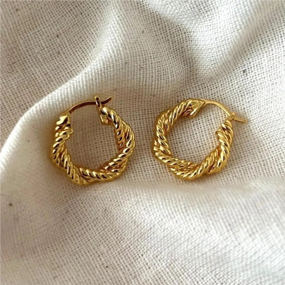 Mona Hoop Earring  18k